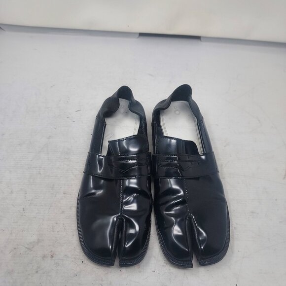 Maison Martin Margiela WOMENS Patent Black Split Toe Loafer - Picture 1 of 13